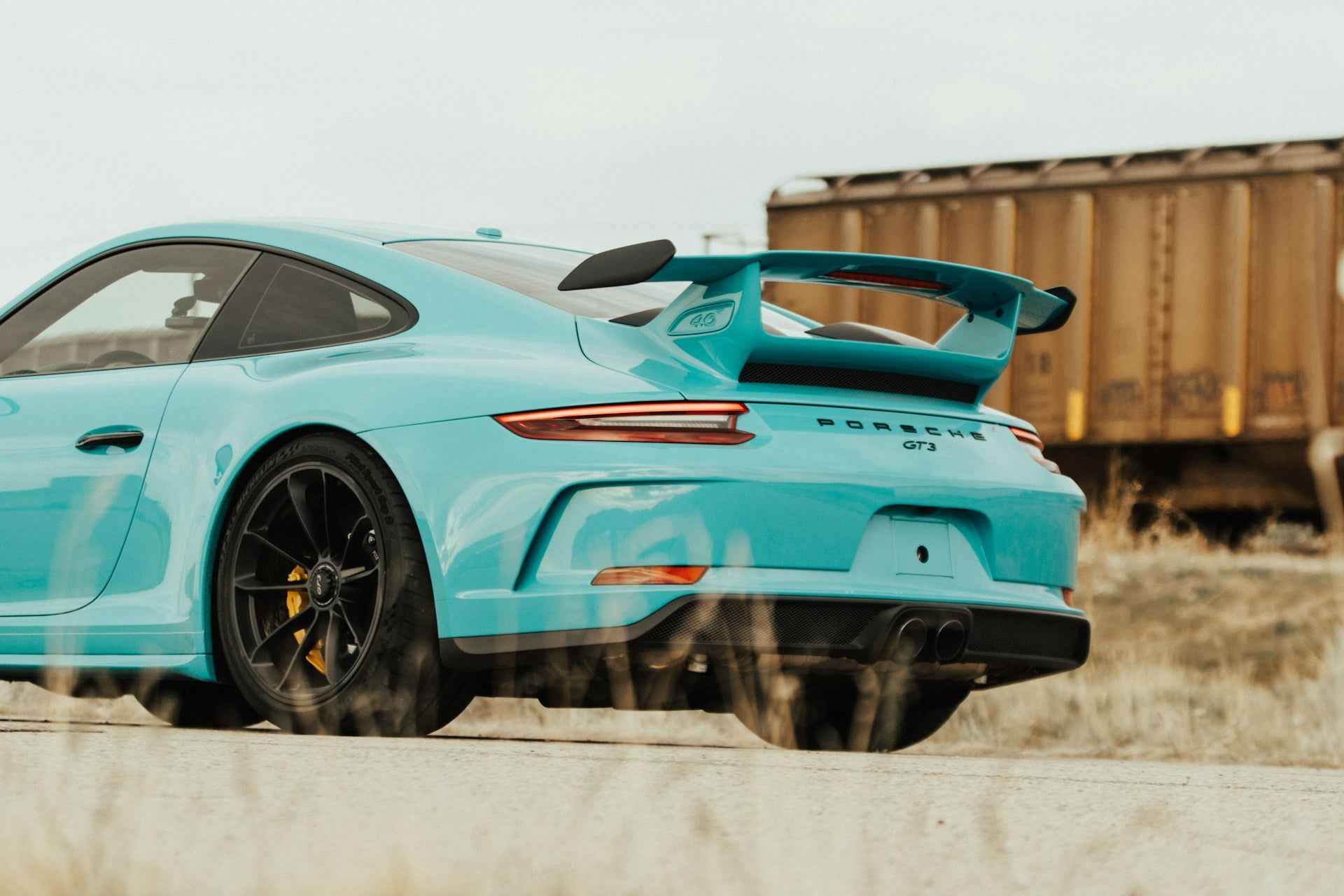 blå-porsche-bakfra