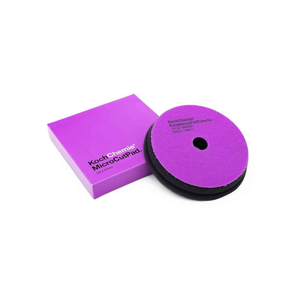 Koch-Chemie Micro Cut Pad 126 x 23 mm og esken vises på hvit bakgrunn.