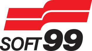 SOFT99-logoen med svart tekst og to røde striper som danner en stilisert S over tallet 99.